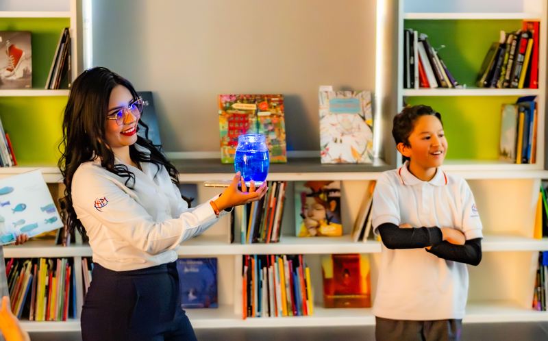 Experimento de ciencia con estudiantes